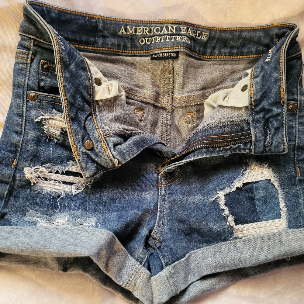 American Eagle Super Hi-Rise shortie